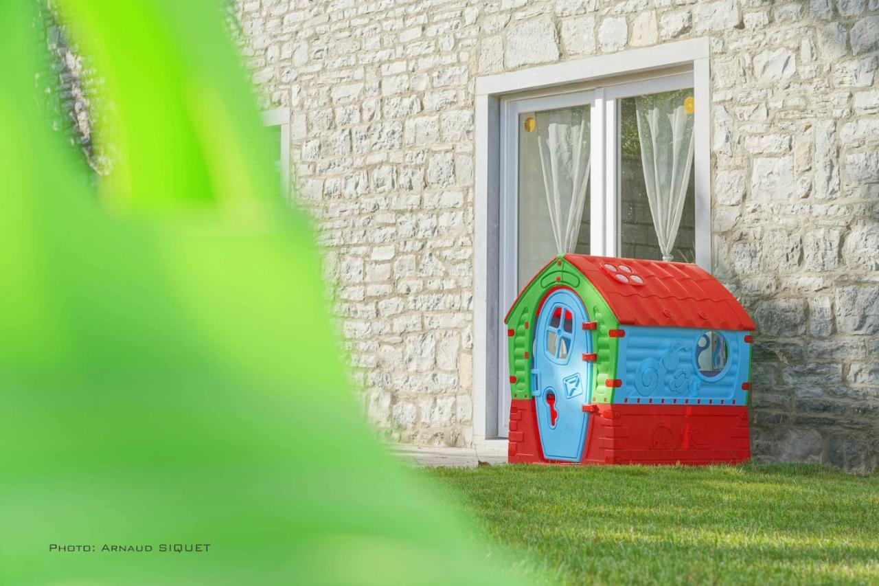 Gite Familial Ferme Des Aujes Falaen Onhaye Exterior photo